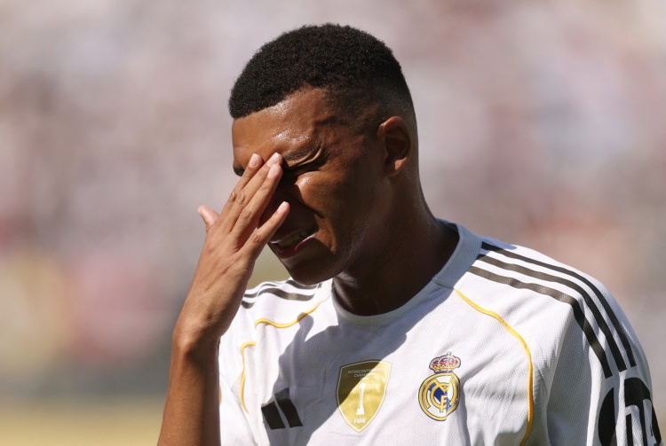 正版应用-国王杯早早出局！姆巴佩来皇马后拿2冠丢7冠，本赛季还剩2冠可争